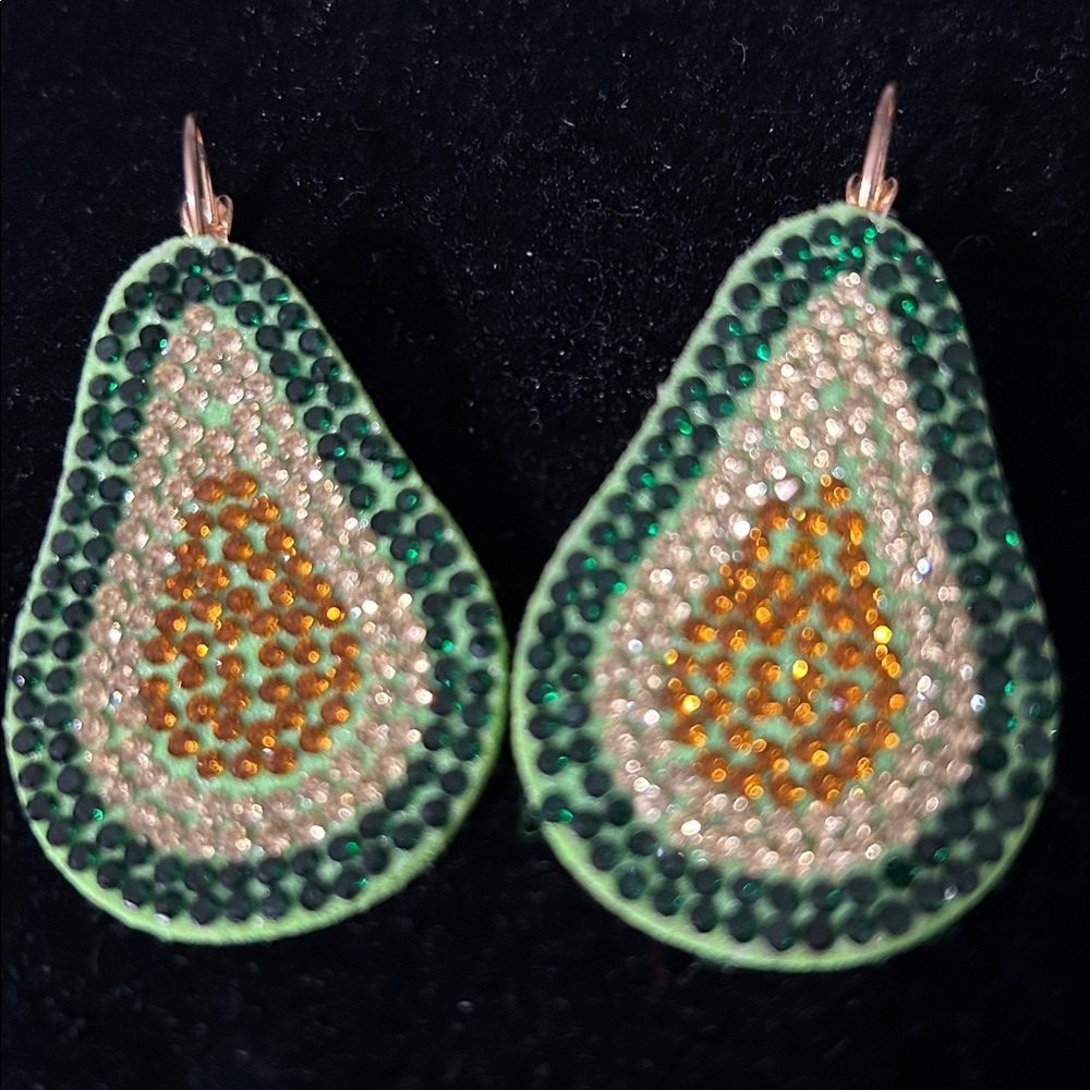 Elegant Avocado Earrings with Green and Gold Accents - Picture 4 of 4